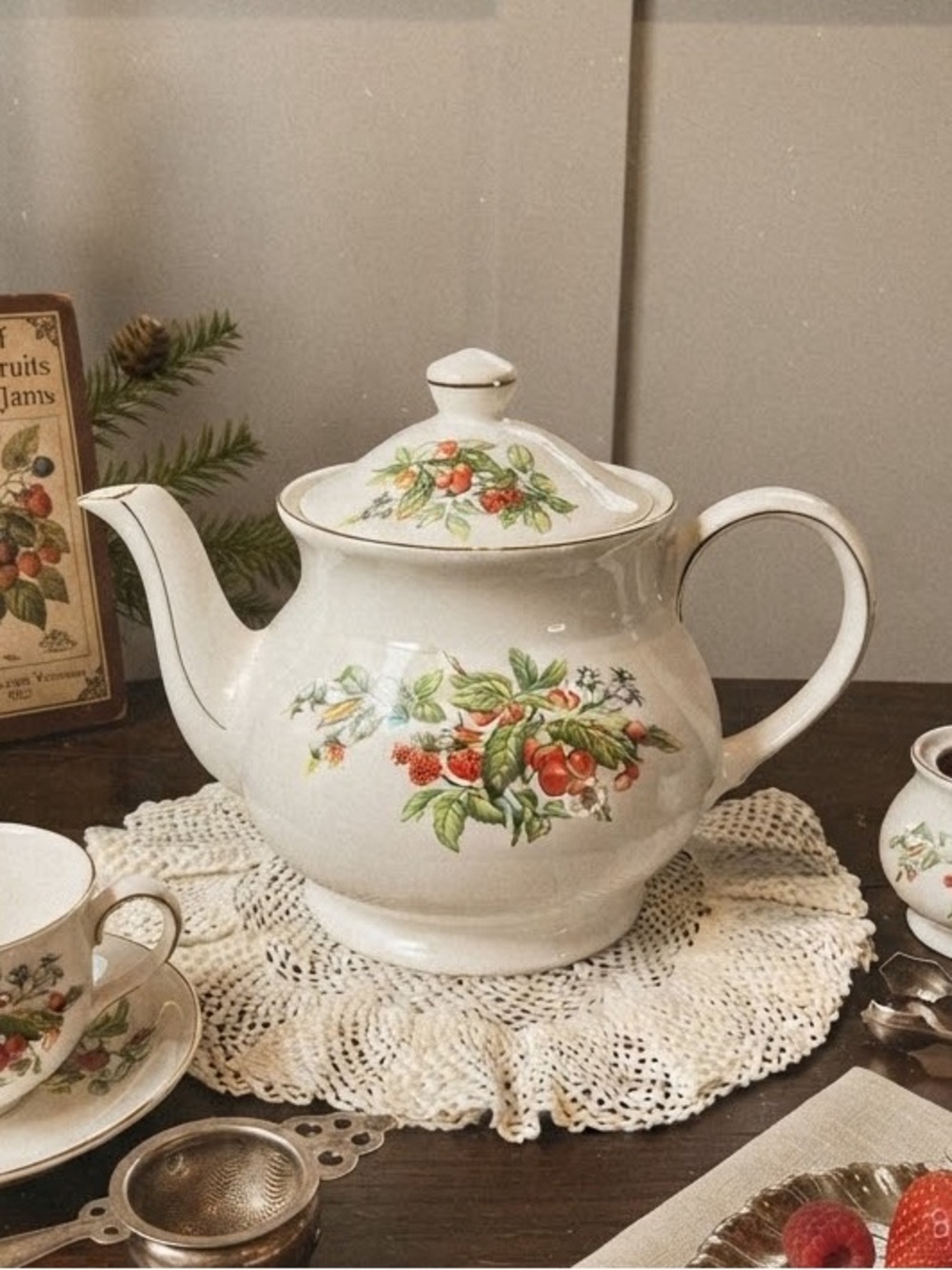 VINTAGE SADLER 1 PINT TEAPOT Berries Fruit Garden Collection Teapot